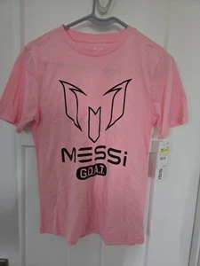 NEW Unisex Messi 'GOAT' Short Sleeve Graphic T-Shirt - Pink Large NWT - Picture 1 of 5