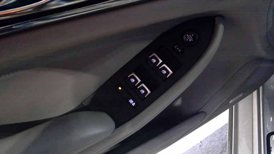 Interruptor de puerta delantera izquierda del conductor ventana del conductor se adapta a 14-19 CTS 5205789 Foto 1 de 1