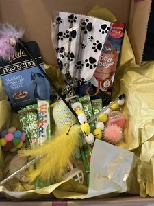 Cat Treat Gift Box Pamper Hamper Pet Present 🐾 Free Postage - Picture 1 of 3