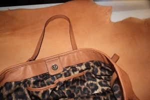 Bolso de mano de cuero de fax usado Jessica Simpson - muy buen estado - Imagen 1 de 4