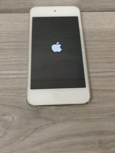Apple iPod Touch 5a generazione A1421 64GB Wi-Fi Argento Lettore MP3 - Foto 1 di 10
