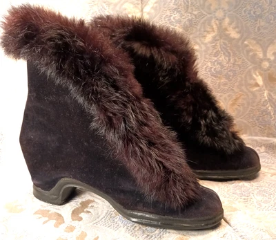 VINTAGE 194O'S ART DECO LNTLN FUR WOMEN BLACK HEELS GALOSHES ,OVER BOOT S SIZE 8 - Image 1 of 4
