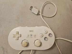 Official Nintendo Wii RVL-005 White Plastic Handheld Classic Pro Controller - Picture 1 of 1