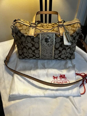 COACH KHAKI SIGNATURE PYTHON 条纹软垫 27364 手提包单肩包 — 第 1/4 张图片