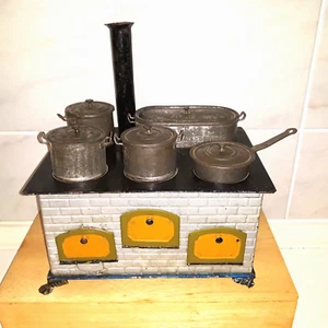 Großer antiker Herd für die Puppenstube, aus Blech mit Zubehör - vermutlich Bing - Bild 1 von 10