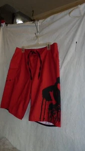D C SHOE CO. PANTALONCINI DA SKATE ROSSI. TG 34. DISPLAY N W T - Foto 1 di 6