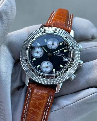 Cronógrafo Automático Vintage Universal Genève Valjoux 7750 39mm Ref. 104.42.980 Foto 1 de 4