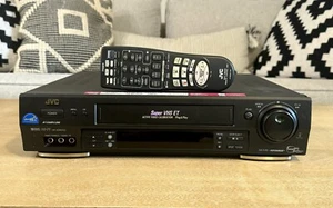 JVC HR-S3600U S-VHS & VHS VCR **COMPLETAMENTE RICOSTRUITO** - Foto 1 di 5