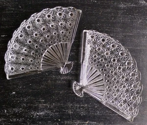 Set of 2 Vintage Fenton Pressed Glass Daisy & Button Vanity Fan Trays 10.5" - Picture 1 of 7