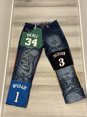 Pantalones de mezclilla personalizados con retazos de la NBA - Edición IconicLegends Foto 1 de 4