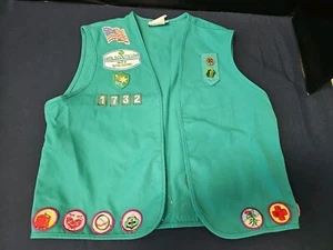 Official Girl Scout Junior 1 Green 2 Tan Vest With Patches + Pins - Picture 1 of 15