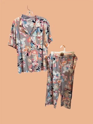 Juego de Pijama Ellen Tracy Company Capris Floral/Gris Talla 1X ¡En muy buen estado! Foto 1 de 4