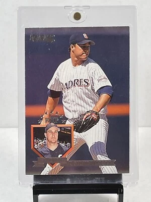 1995 Donruss Donnie Elliott #104 San Diego Padres Baseball Card - Image 1 of 4