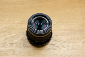 Olympus M.Zuiko Digitale ED 45mm f/1,8 Festbrennweite Objektiv - Schwarz f. MFT - Bild 1 von 6