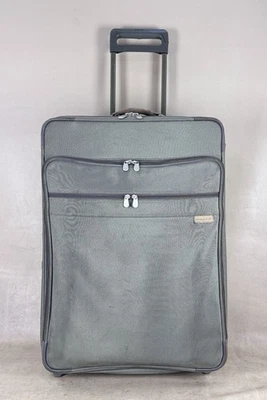 "Maleta Briggs & Riley Baseline 28"" vertical oliva ampliable a cuadros U28NX Foto 1 de 4