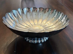 Large Reed & Barton Silverplate Scalloped Oval Centerpiece Serving Bowl 1950's  - Picture 1 of 2