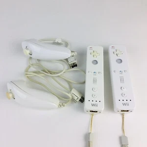 2 mandos a distancia OEM Nintendo Wii blancos RVL-003 con nunchucks - Imagen 1 de 5