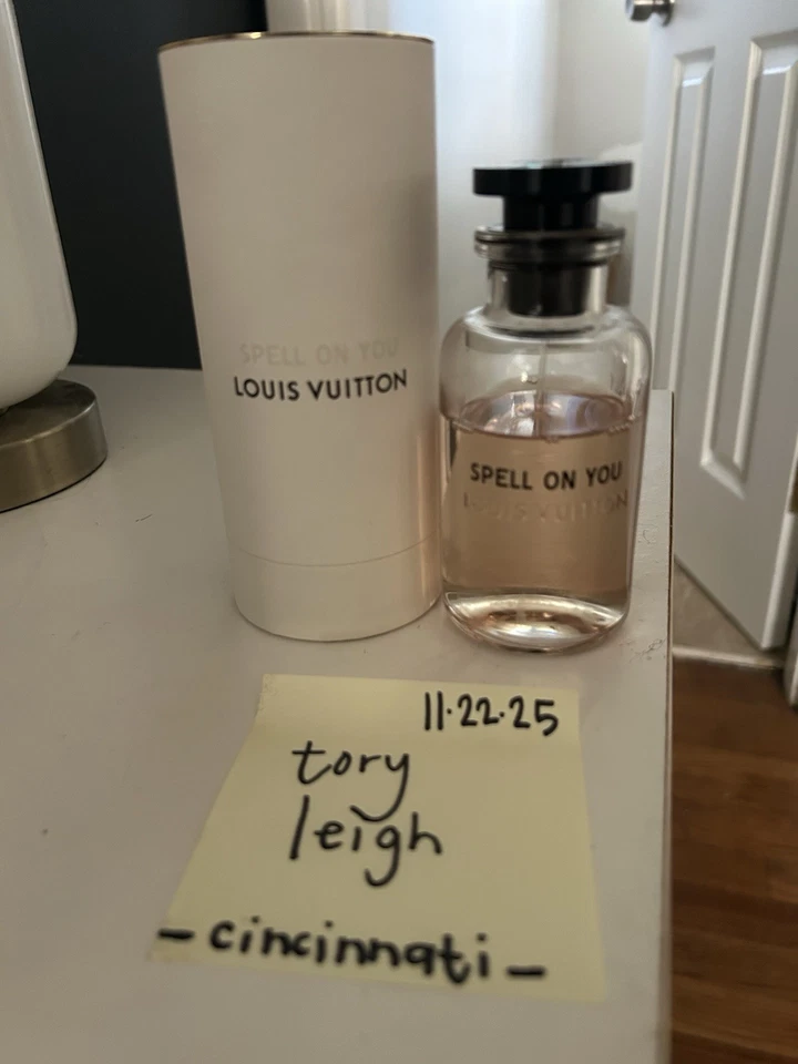 Perfume LOUIS VUITTON SPELL ON YOU, Eau de Parfum 3,4 oz/100 ml Spray. Foto 1 de 1