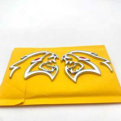 2x Cromo Rojo Diablo Gato Hellcat Guardabarros Lateral Coche Emblemas Insignia 3D Metal Calcomanía Foto 1 de 3