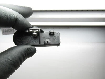 2012 Chevrolet Traverse Tire Pressure Monitor 22853741 OEM - Image 1 of 4