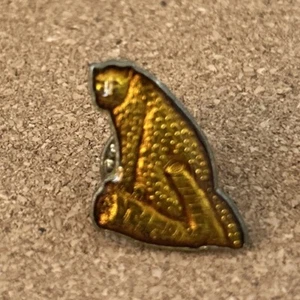 Vintage Mountain Lion Cheetah Cat 1" Gold Tone Pin Back Lapel - Picture 1 of 2