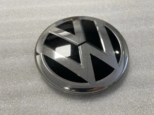 OEM 2016-2023 VW SHARAN 7N MK2 ATLAS LOGOTIPO DELANTERO CUBIERTA DE RADAR 7N0853601C #211 - Imagen 1 de 3