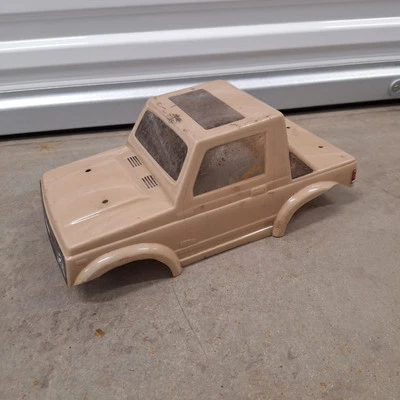 Carrocería de colección Sumo Crawler Truck Pickup RC 1/10 pintada bronceada Foto 1 de 4