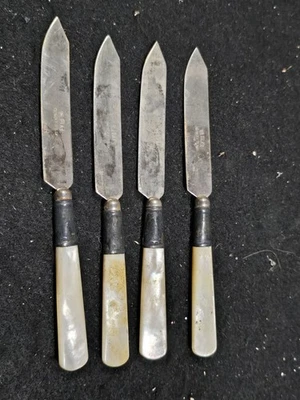 4 cuchillos de postre antiguos Sheffield de plata de ley y madreperla Foto 1 de 4
