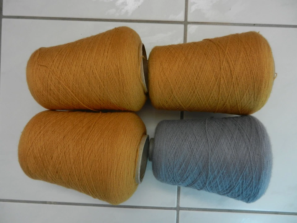 "Schoeller Wolle" auf Konen, für Strickmaschinen geeignet ca 1430 gr - Bild 1 von 4