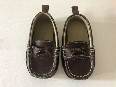 Zapatos mocasín de vestir marrón de cuero para bebé GAP - talla 4 niño pequeño Foto 1 de 3