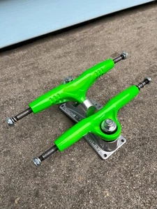 1 Set New GullWing Super Pro III 3 Skateboard Trucks Neon Green Deck Gull Wing - Picture 1 of 20