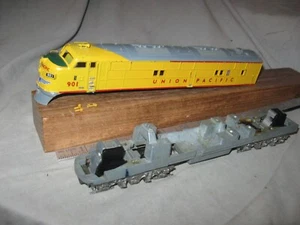 X9577 HO CARY LOCO WKS UNION PACIFIC RR 901 EMD E7A DIESEL LOCO metal BODY SHELL - Picture 1 of 5