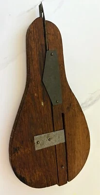 Vintage Wooden Weaving Rug Shuttle Needle-Hook-Tool- 1930s item  — 第 1/3 张图片