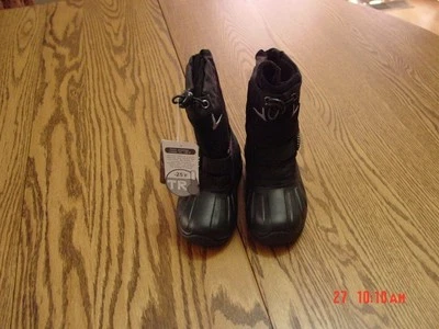 Botas de invierno para niños pequeños de Ozark Trail Foto 1 de 4