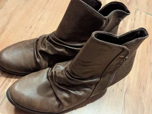 BareTraps Women’s Langley Faux Leather Vegan Brown Ruched Ankle Booties Boots 9 - Picture 1 of 9
