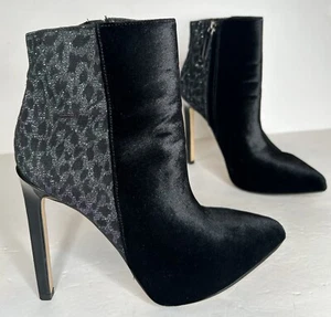 Nine West Ladivina 5M Black Preowned Ankle Booties Velvet Pointed Toe Stiletto - Picture 1 of 10