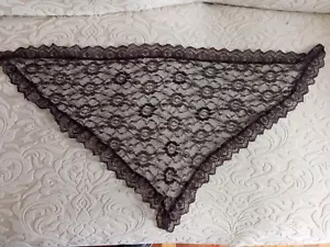 Vintage Black Lace MANTILLA Catholic Church HEAD Cover SCARF Triangle 34"x 18" - Picture 1 of 3