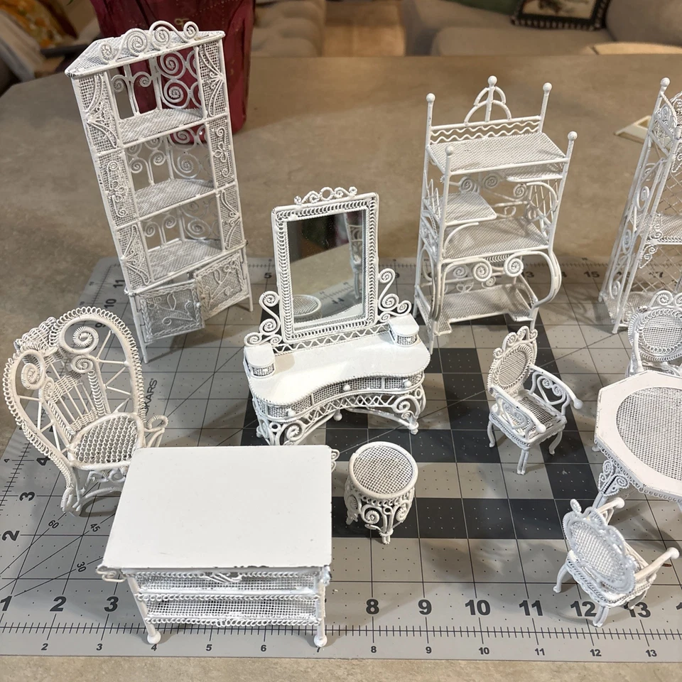 Windsor Vintage 13 piezas Casa de muñecas muebles miniatura alambre de metal 1994 Foto 1 de 4