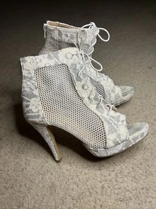 Women’s Size 9.5 White High Heel Zipper & Laces Shoes - Picture 1 of 8