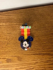 Disneyland Mickey Mouse Pin mit Band selten - Bild 1 von 2