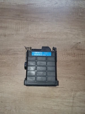 Centralina Mercedes Benz 0280800100 Bosch 0025453632 W201 W124 190 2.0 4 cilindri - Immagine 1 di 4