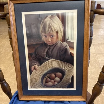 Foto de niña Amish DICK BROWN firmada arte popular decoración de pared regalo PA Foto 1 de 3