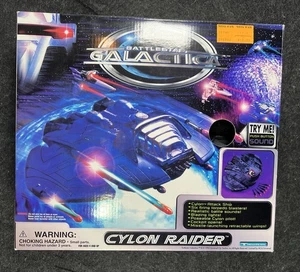 Battlestar Galactica Cylon Raider 1996 barco de combate Trendmasters caja de sonido ligero - Imagen 1 de 16