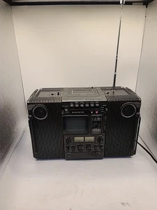 Reduziert - RAR Vintage SANYO MT4200 Ghettoblaster Stereo Radio Kassette/TV.  LIMITIERT. - Bild 1 von 10