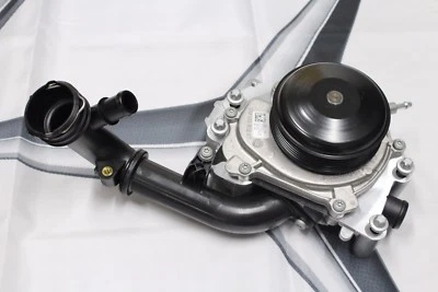 NEW Genuine Mercedes-Benz OM651 Engine Cooling Water Pump A6512007701 - Image 1 of 4