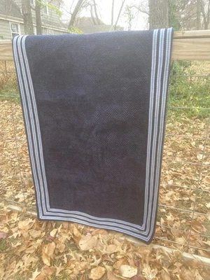 Alfombra Pottery Barn Kids 3x5’ Borde Rayas Azul Marino Excelente Estado Foto 1 de 4