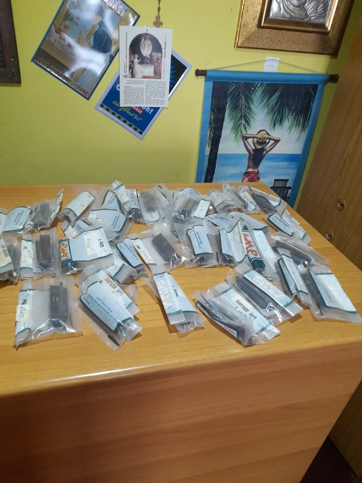 LOTTO DI 37 CONNETTORI ACS A 37 VIE FEMMINE NUOVI - Imagen 1 de 4