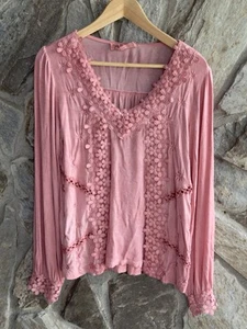 Freckled Poppy POL Pink Embroider Floral Woven Top Scallop Trim Shirred Sleeves - Picture 1 of 14