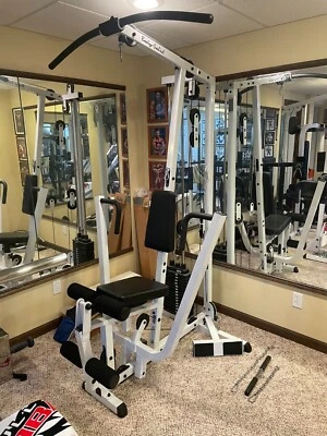 Máquina de ejercicio Body-Solid - extensiones de piernas, prensa de pecho, fila, + tirones laterales Foto 1 de 4