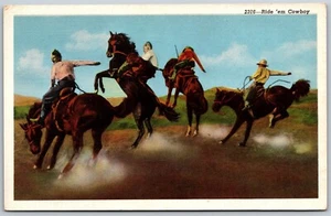 Postal de lino de colección Bucking Broncos Ride 'em Cowboy Horse Western Rodeo años 30 - Imagen 1 de 2